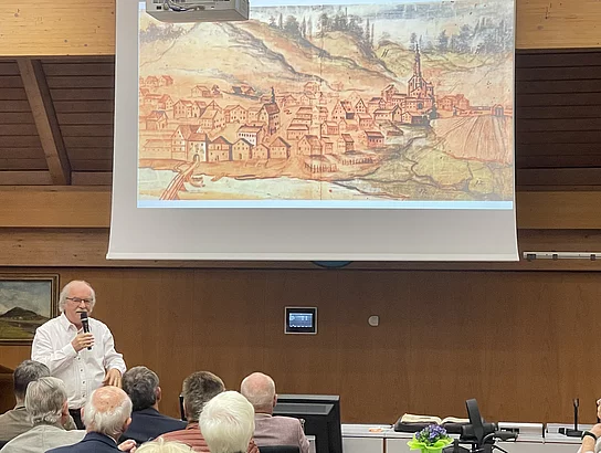 Ortsheimatpfleger erläutert den historischen Hintergrund