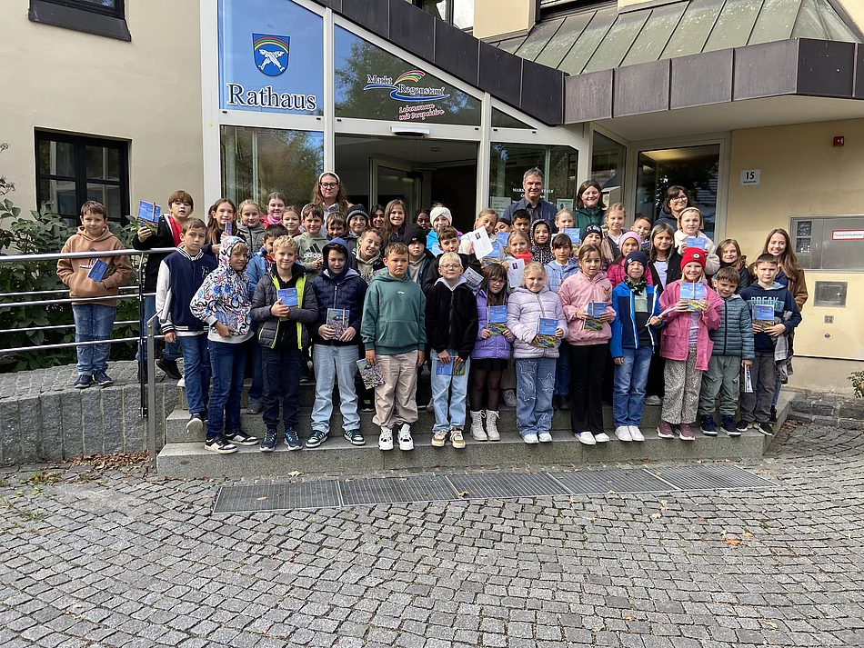 Besuch der Grundschule Regenstauf im Rathaus